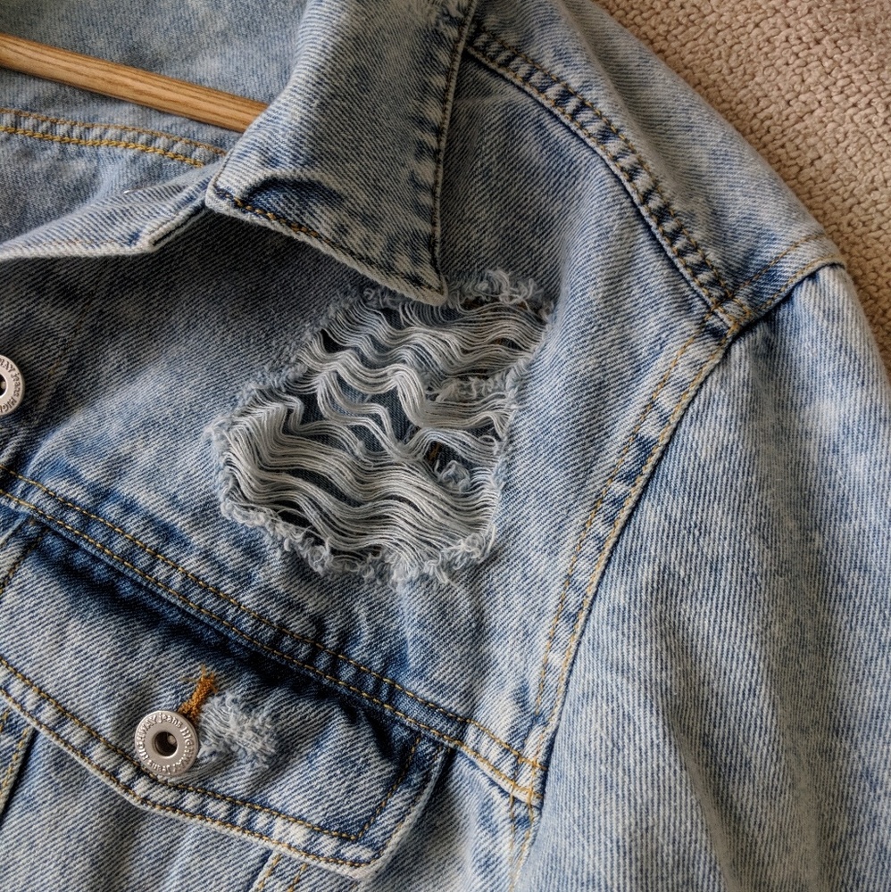 Shredded and Tattered Distressed Jean Jacket NWT - Picture 6 of 7